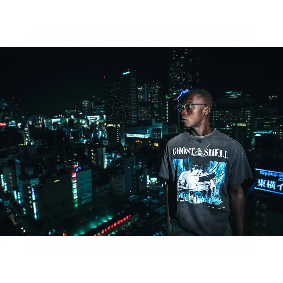 GHOST IN THE SHELL x SAINT Mxxxxxx SS TEE/BLK Classic big IP Ghost in the Shell co-branded model Sunglasses Motoko/Motoko character TEE Washed black S-XL Look for the cylindrical fabric without side seams. The opening is almost meaningless. Asut ready-made garments dyed. The whole piece is sprayed with Ma Liu. Re-spray heavy areas to fade. The collar and cuffs are frayed. Many places are broken. Oversized printing bits. Authentic level restored. Customized joint main mark/wash mark/with little angel anti-counterfeiting mark